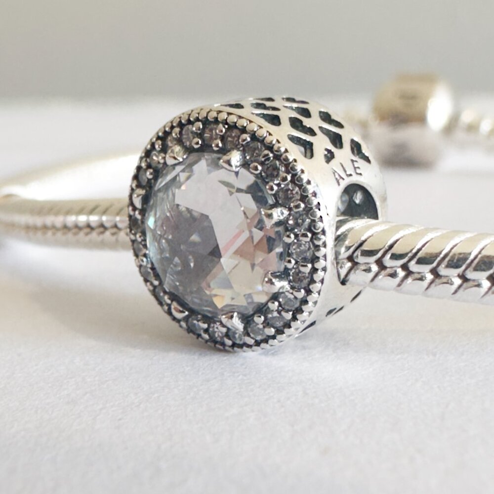 Brand New Authentic Pandora Radiant Heart Charm CLEAR Stone - Picture 5 of 5
